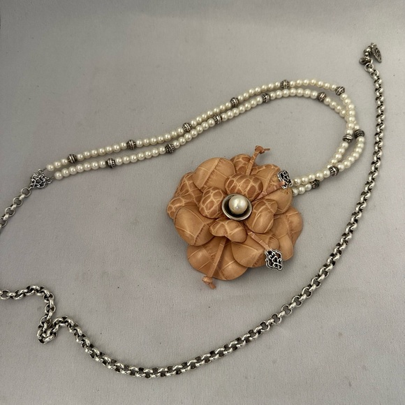 Brighton silver tone chain and faux pearls with tan leather flower - Picture 4 of 9